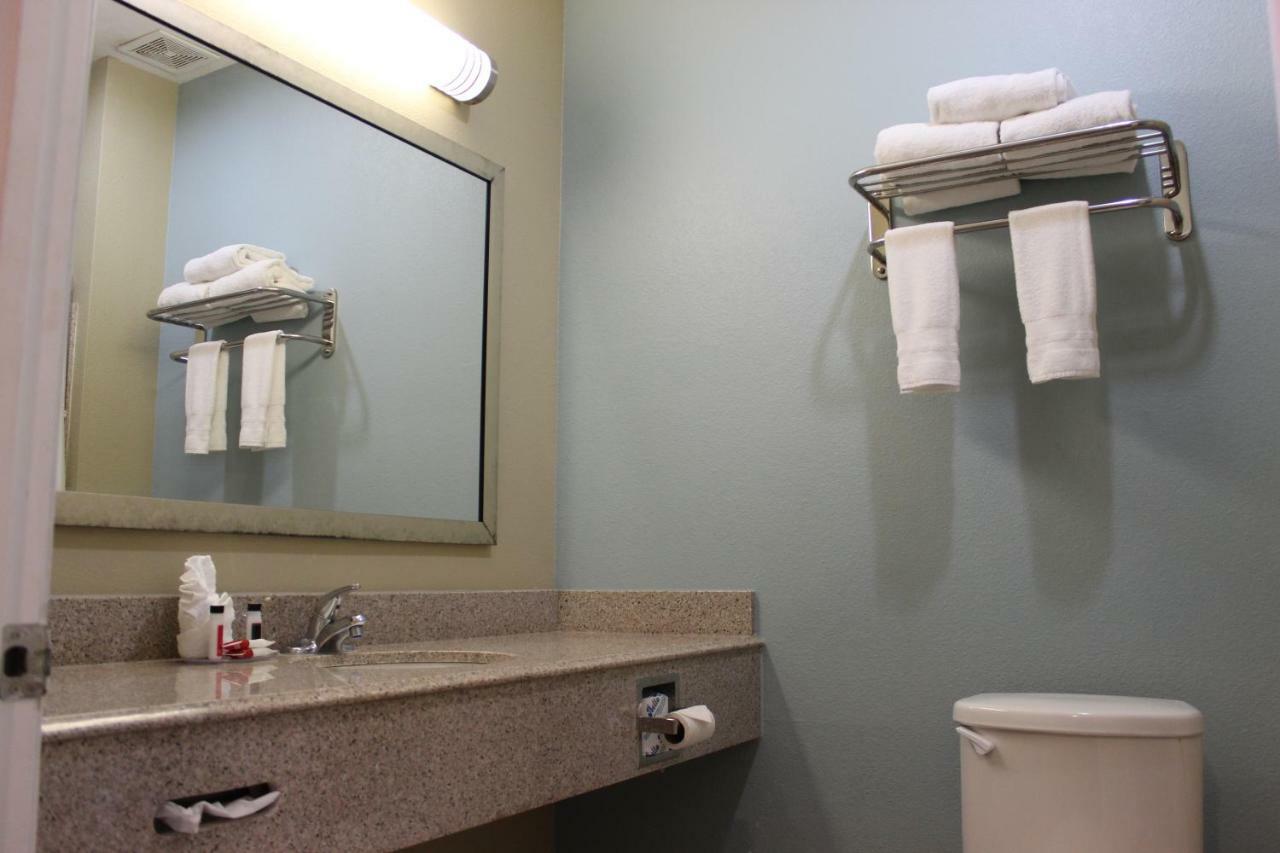 Horizon Inn & Suites Pearsall Екстериор снимка