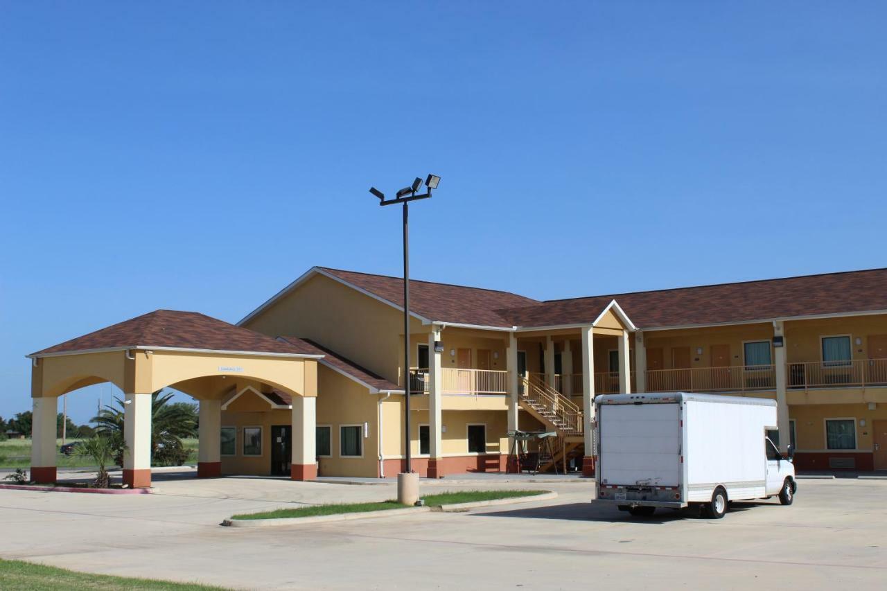 Horizon Inn & Suites Pearsall Екстериор снимка