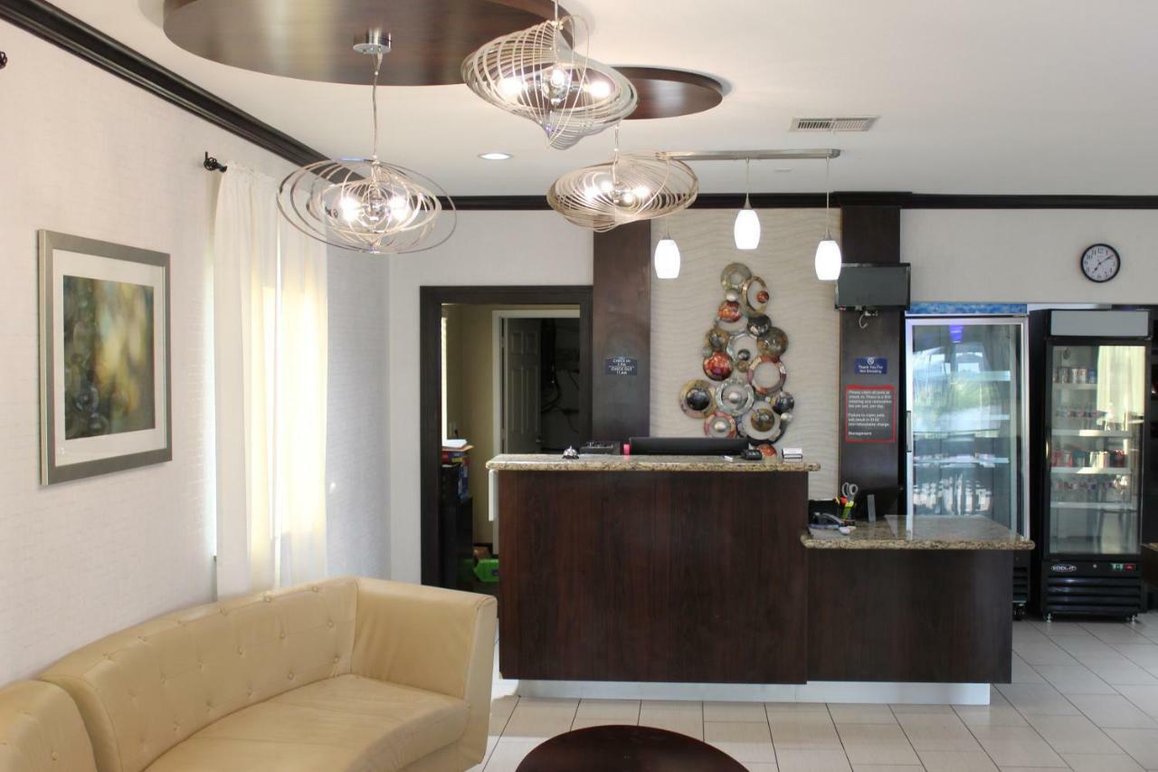 Horizon Inn & Suites Pearsall Екстериор снимка